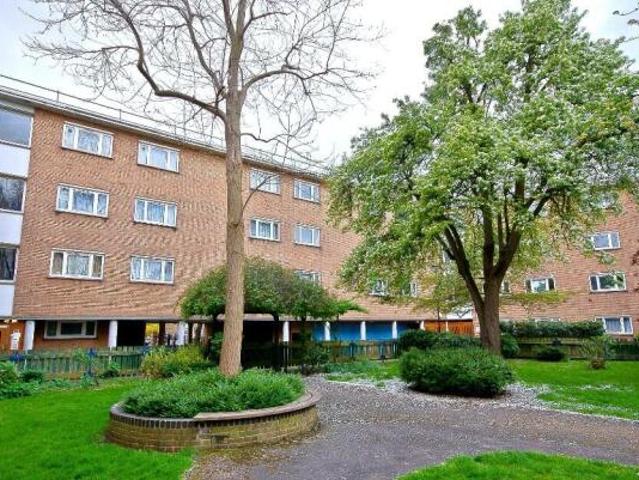 Flat for rent in Cat Hill