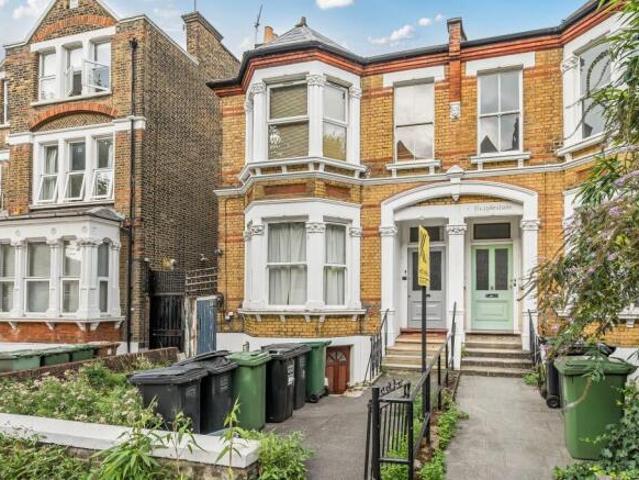 Flat for rent in Cat Hill