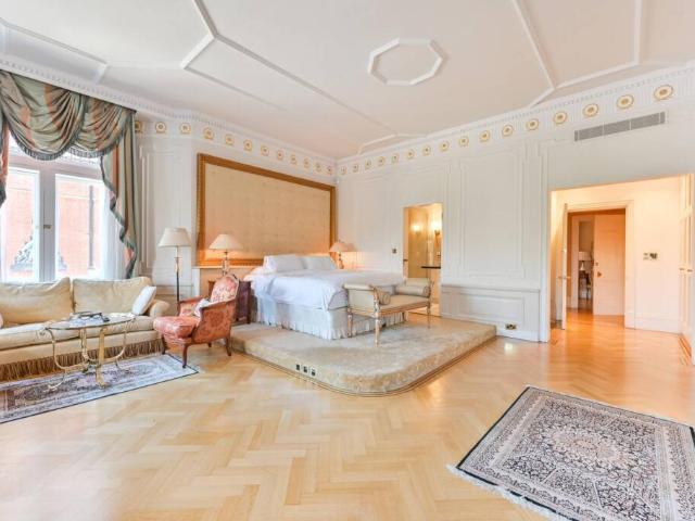 Flat for rent in Kensington, Greater London
