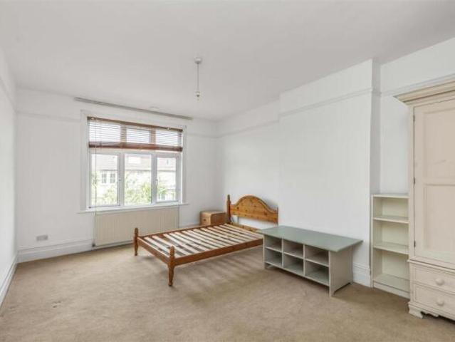 Flat for rent in East Sheen, Greater London