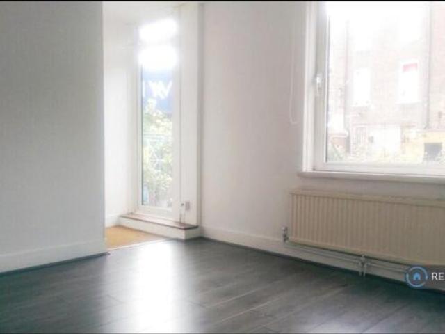 Flat for rent in Cat Hill