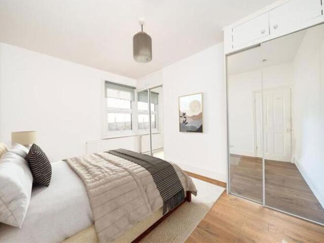 Flat for rent in Acton, Greater London