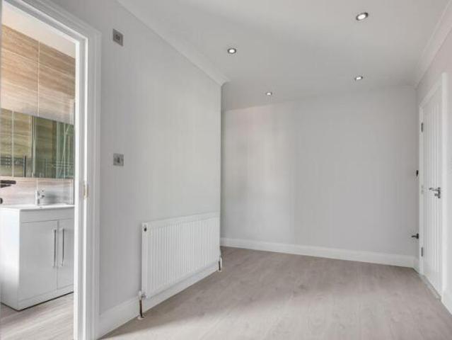 Flat for rent in Seven Kings, Greater London