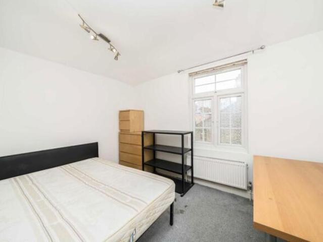 Flat for rent in Fulham, Walham Green