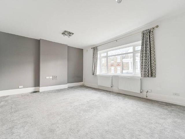 Flat for rent in North Kensington
