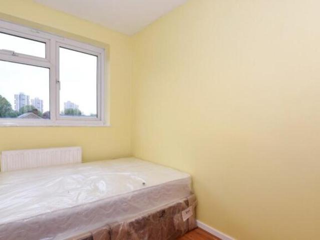 Flat for rent in Kennington, Greater London