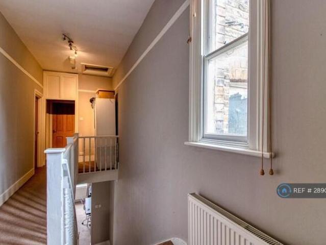 Flat for rent in Cat Hill