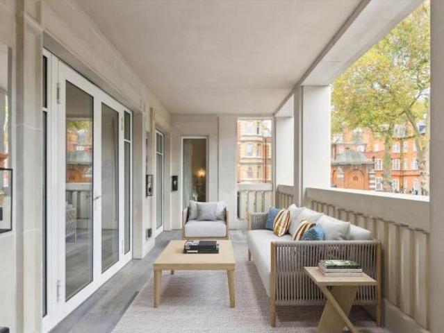 Flat for rent in Kensington, Greater London