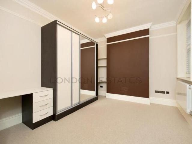 Flat for rent in West Kensington, Greater London