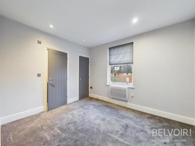 Flat for rent in Calderstones