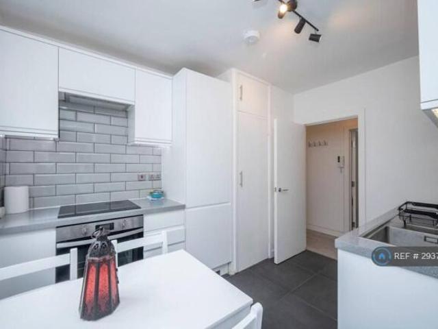Flat for rent in Cat Hill
