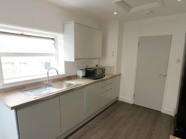House for rent in Follaton, Strode