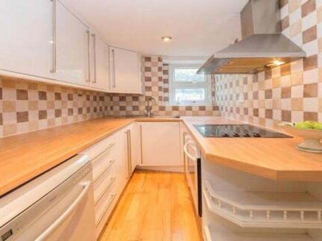 Flat for rent in Cat Hill