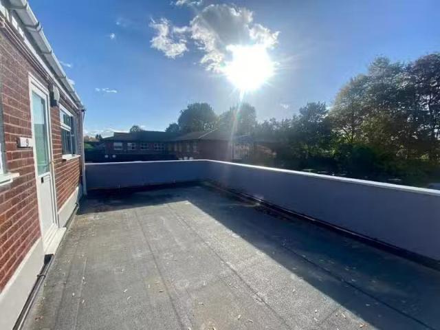 House for rent in Woodloes Park, Green Close