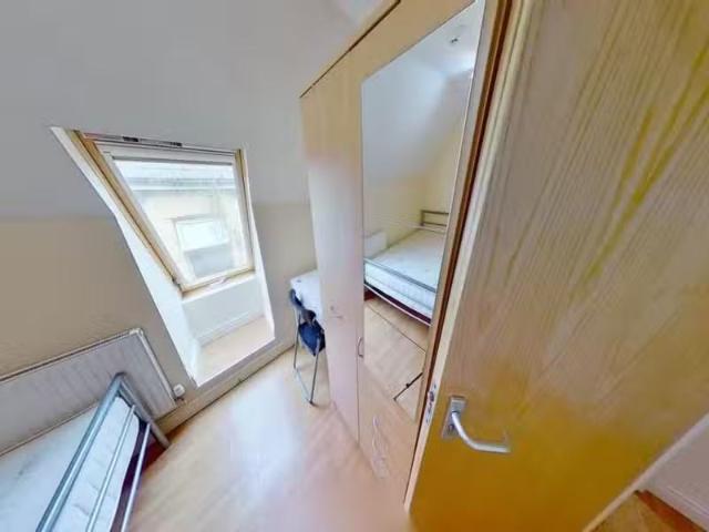 House for rent in Plasnewydd, Falcon Lodge
