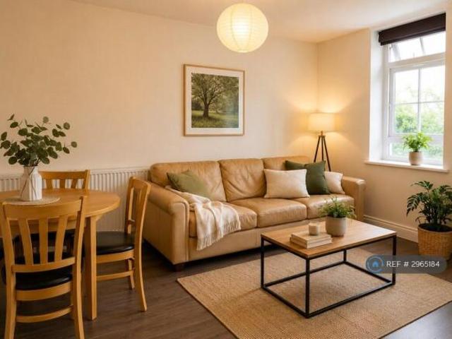 Flat for rent in Cat Hill