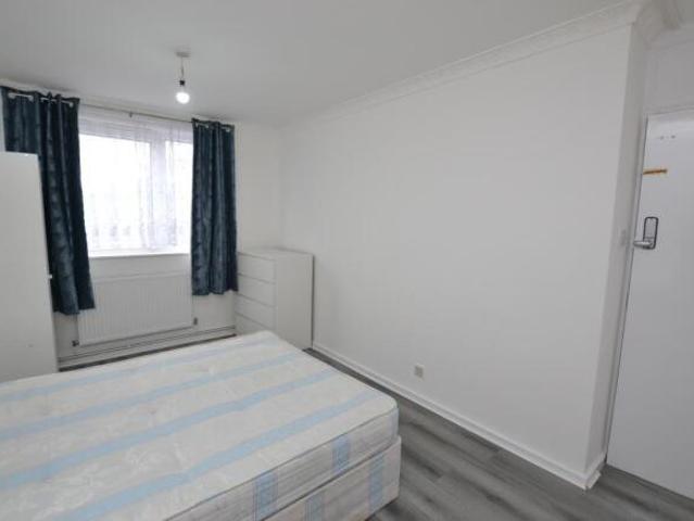 Flat for rent in Cat Hill, England