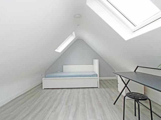 Flat for rent in Acton, Greater London