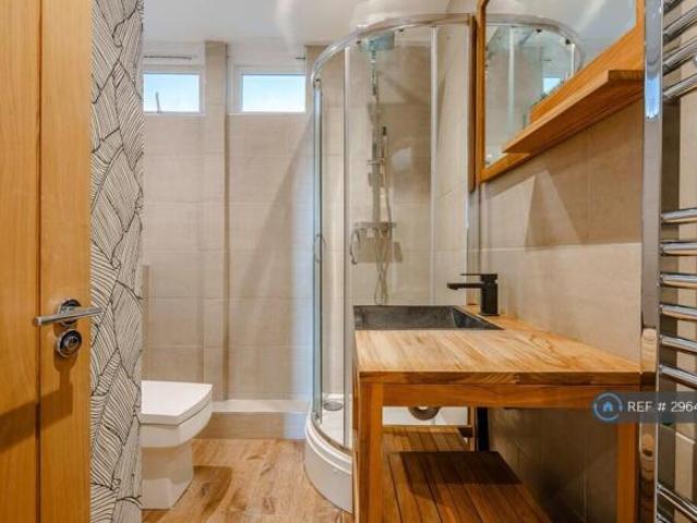 Flat for rent in Cat Hill