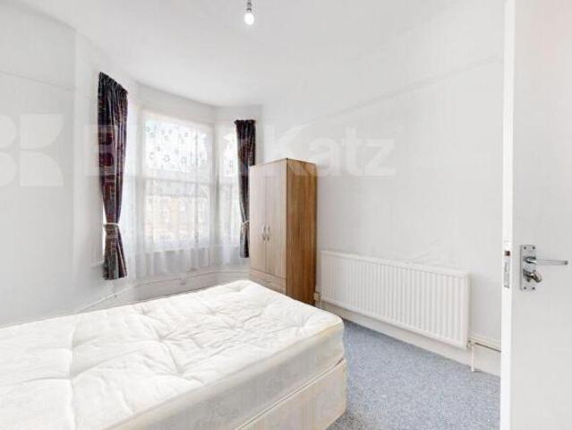 Flat for rent in South Lane, West Yorkshire