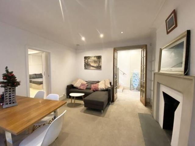 Flat for rent in Cat Hill