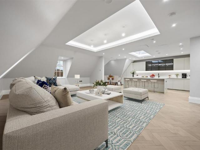 Flat for sale in Hampstead Garden Suburb, Greater London