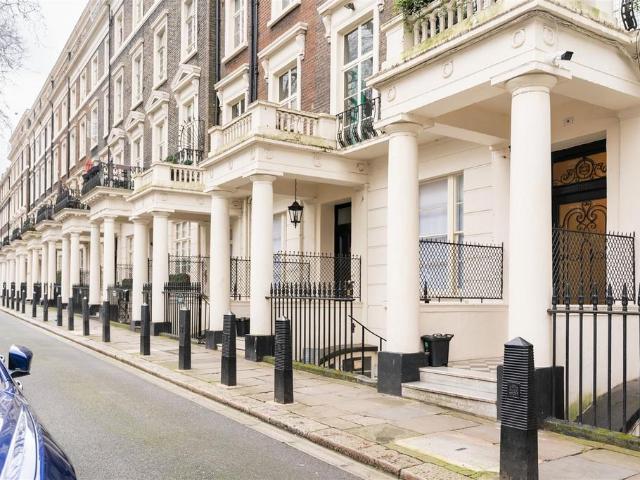 Flat for sale in Paddington, Greater London