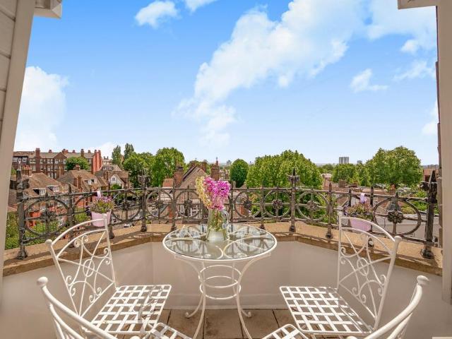 Flat for sale in South End Green, Greater London
