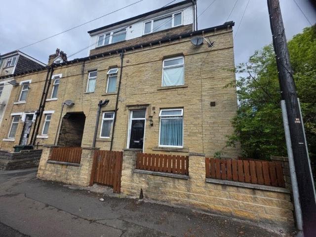 Flat for sale in Great Horton, West Yorkshire