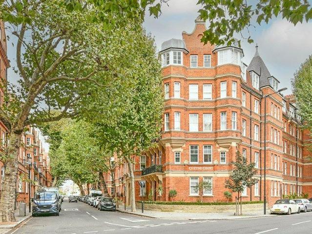 Flat for sale in Chelsea, Greater London