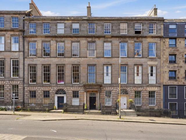 Flat for sale in Gayfield, Broughton