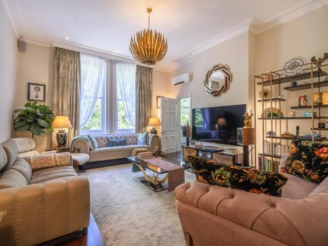 Flat for sale in West Hampstead, Greater London
