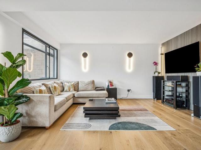 Flat for sale in Chelsea, Greater London