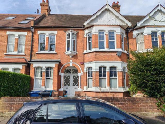 Flat for sale in London Borough of Ealing, Greater London