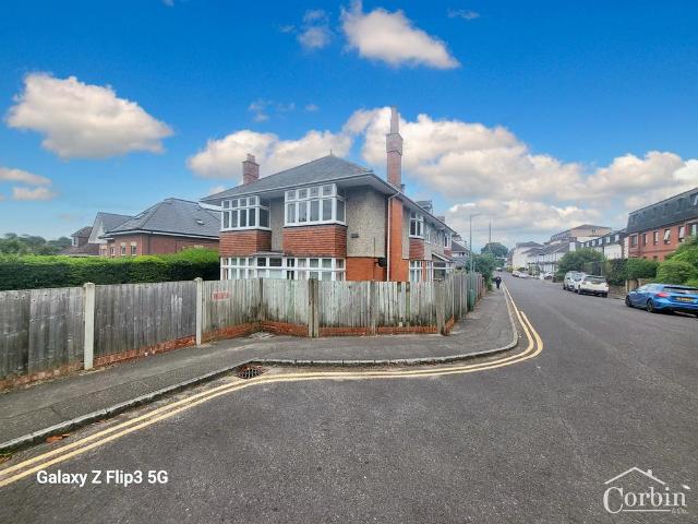 Flat for sale in West Cliff, Bournemouth