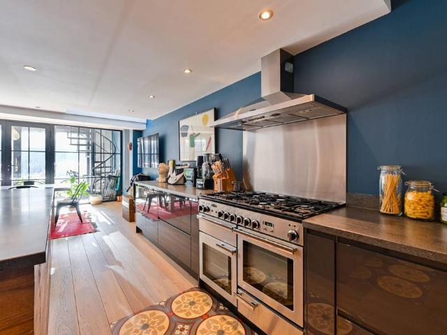 Flat for sale in Battersea, Greater London