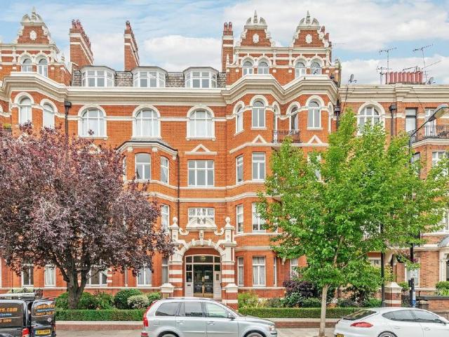 Flat for sale in City of Westminster, Greater London
