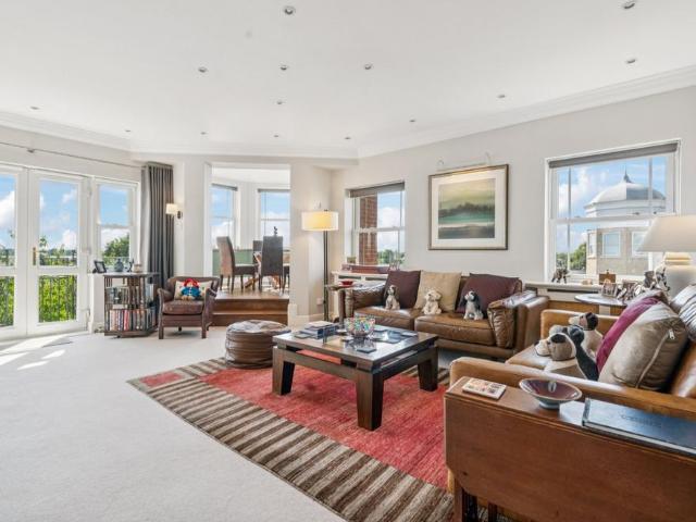 Flat for sale in Greater London