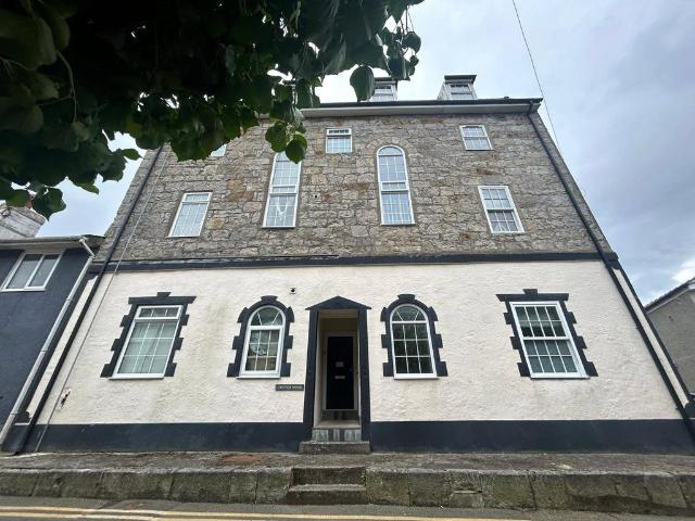 Flat for sale in Beaumaris