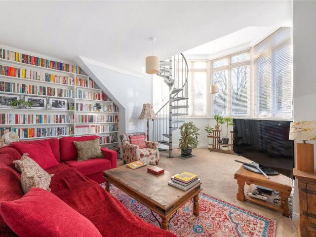 Flat for sale in Crystal Palace, Greater London