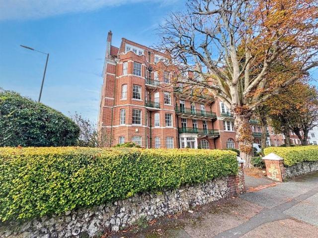 Flat for sale in Eastbourne, East Sussex