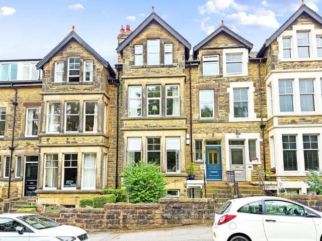 Flat for sale in Harlow, Harrogate