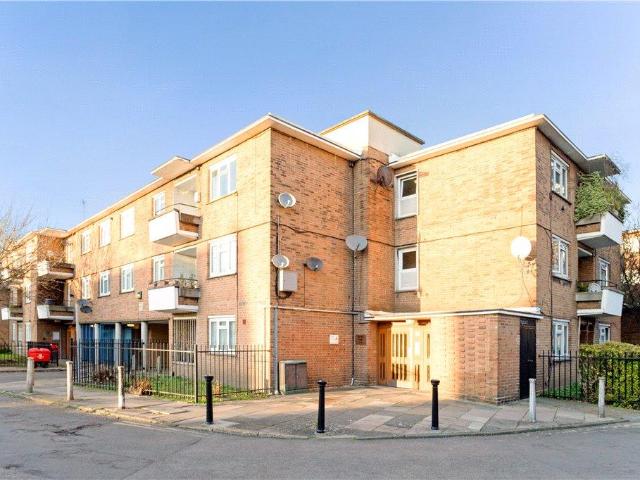 Flat for sale in Stockwell, Greater London