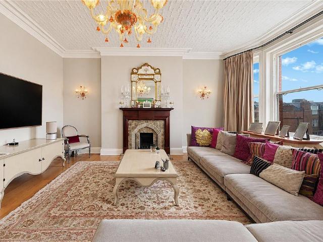 Flat for sale in Swiss Cottage, Greater London