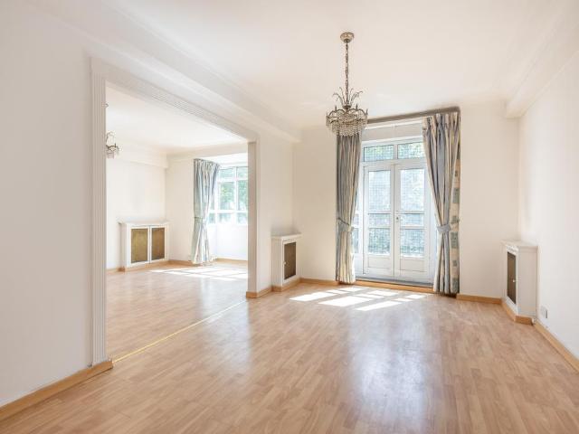 Flat for sale in Bayswater, Greater London