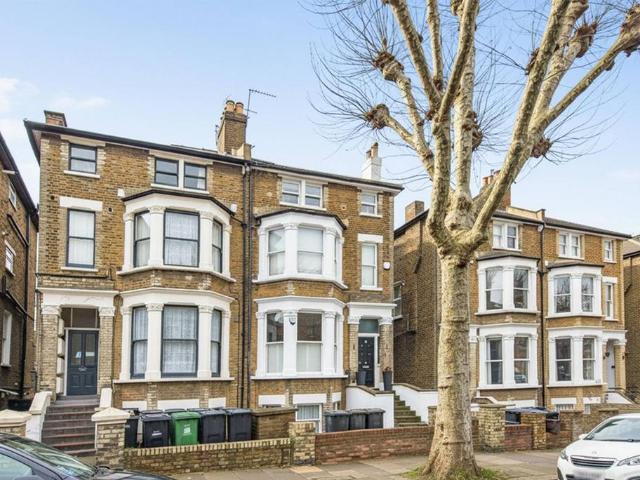 Flat for sale in Kilburn, Greater London
