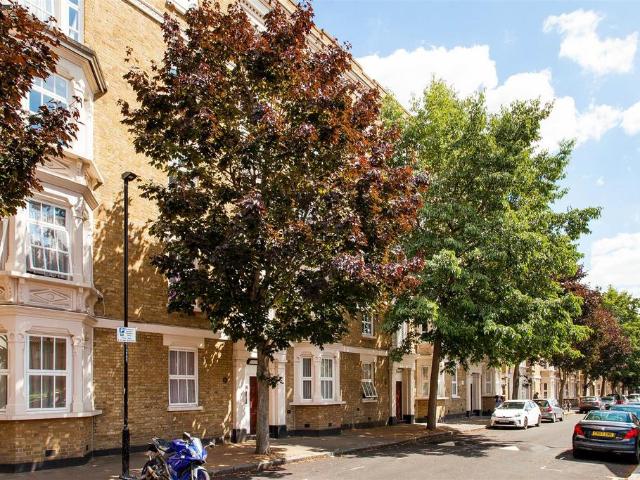 Flat for sale in Bethnal Green, Greater London