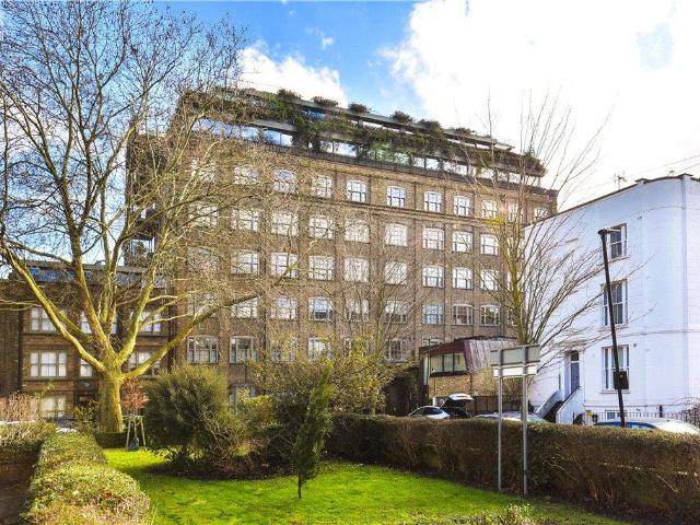 Flat for sale in Chalk Farm, Greater London