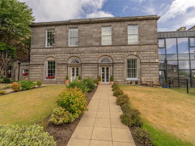Flat for sale in Mayfield, Newington