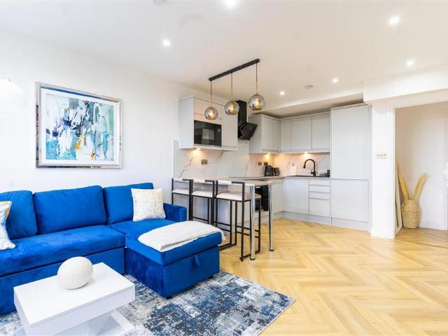 Flat for sale in London Borough of Lambeth, Greater London